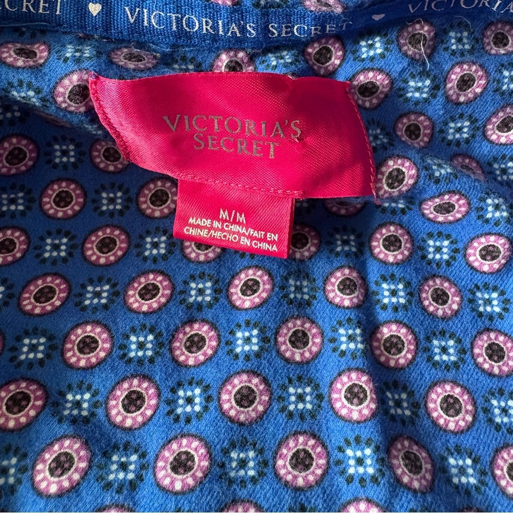 VICTORIA’s SECRET Sleepwear/Nightgown Size Medium — SUPER COZY!!! - Picture 7 of 11